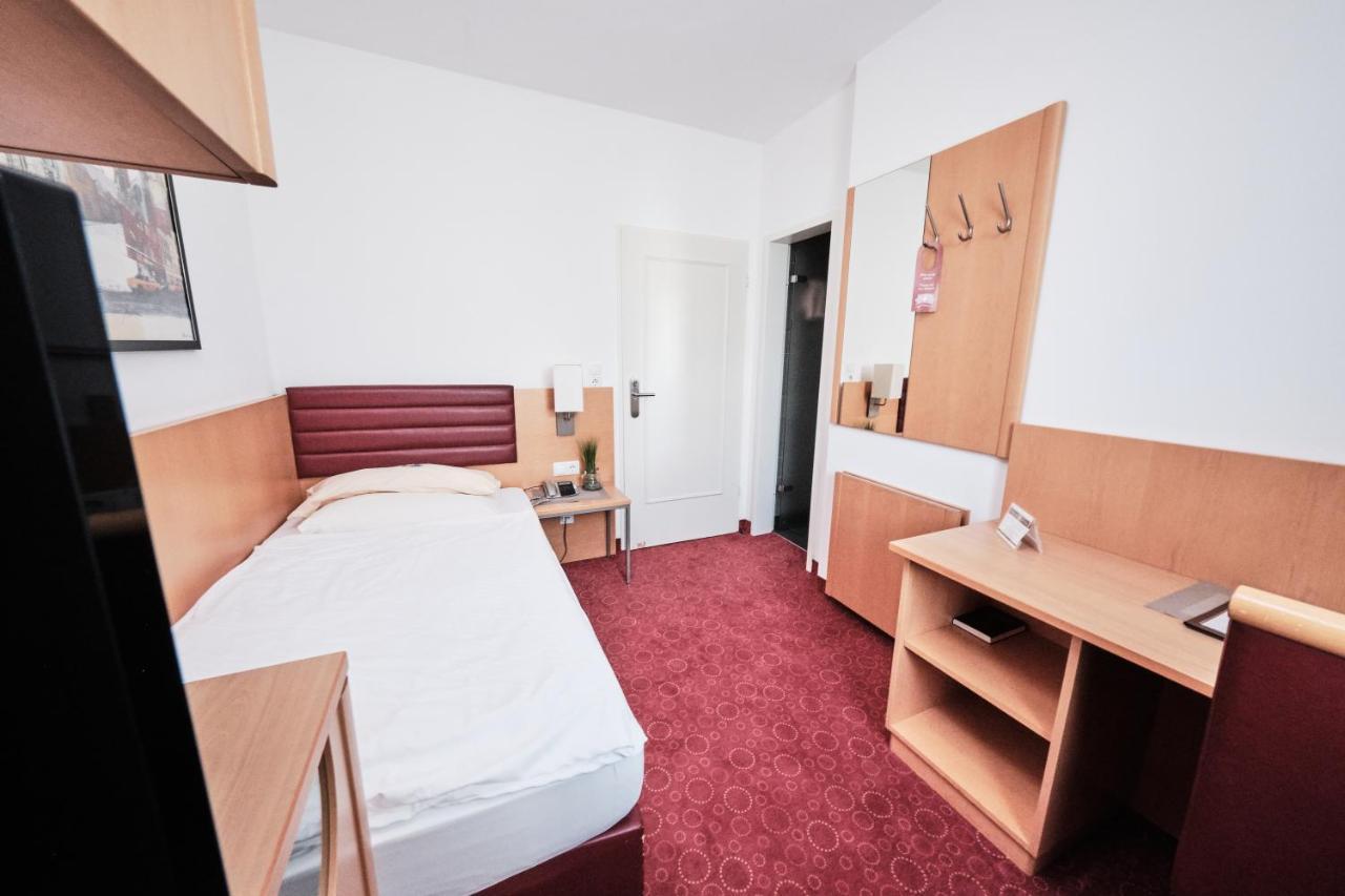 Hotel Zum Adler Bonn Oda fotoğraf