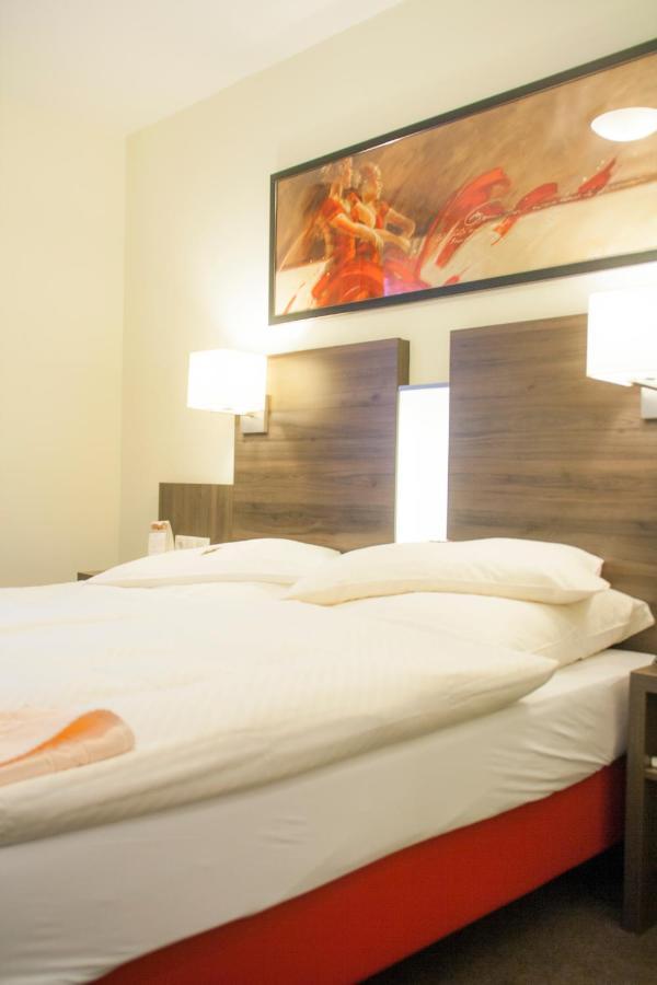 Hotel Zum Adler Bonn Oda fotoğraf