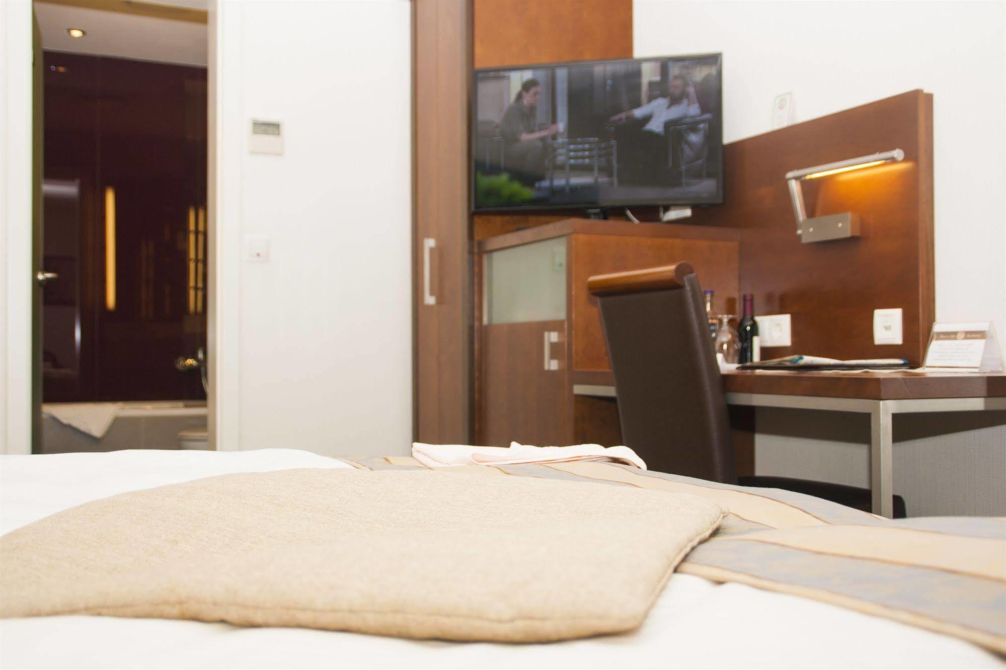 Hotel Zum Adler Bonn Dış mekan fotoğraf